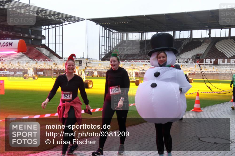 07.12.2025 - St. Pauli X-Mass-Run No. 15 Luisa Fischer http://msf.ph/oto/9381209 07.12.2025 11:16:02 Ziel 1627, 1662, 8, 14, 313, 372, 391, 1218, 1282, 1627, 1662, 2194, 3133 meine-sportfotos.de