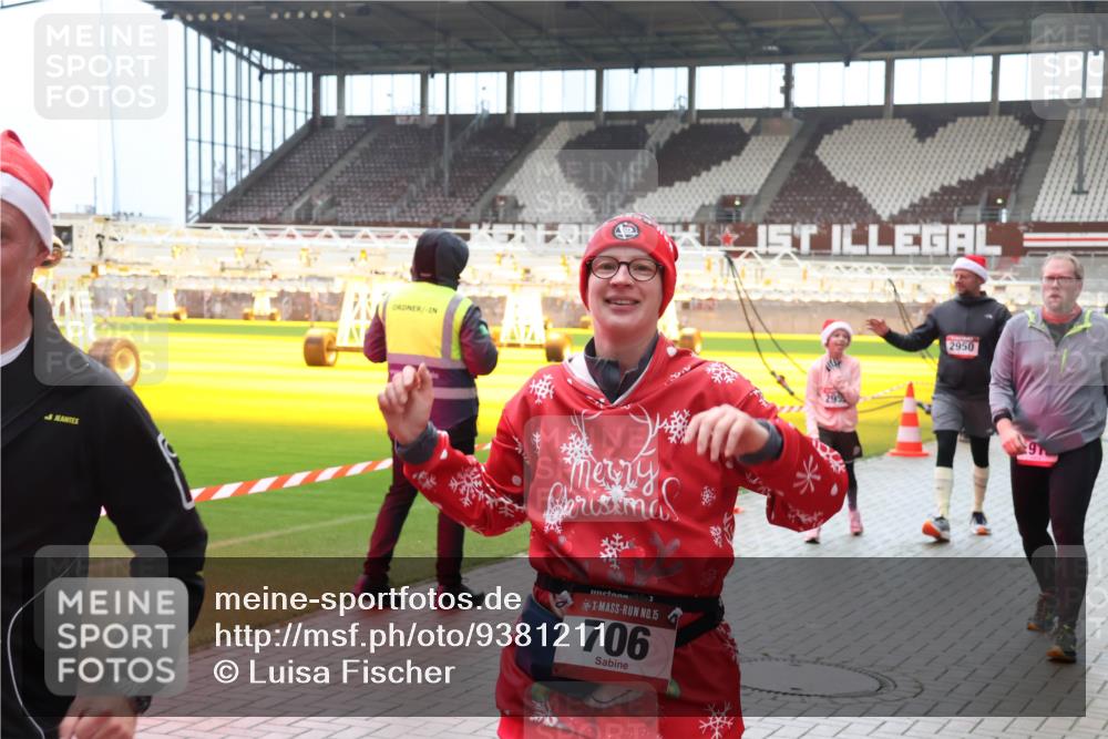 07.12.2025 - St. Pauli X-Mass-Run No. 15 Luisa Fischer http://msf.ph/oto/9381211 07.12.2025 10:44:23 Ziel 3, 15, 706, 299, 2950, 91, 32, 74, 84, 179, 559, 706, 1651, 1913, 1947, 1948, 2459, 2487, 2499, 2647, 2767, 2950, 2955, 3012, 3100, 3226, 3237, 4095, 4096, 4104, 4254, 4255 meine-sportfotos.de