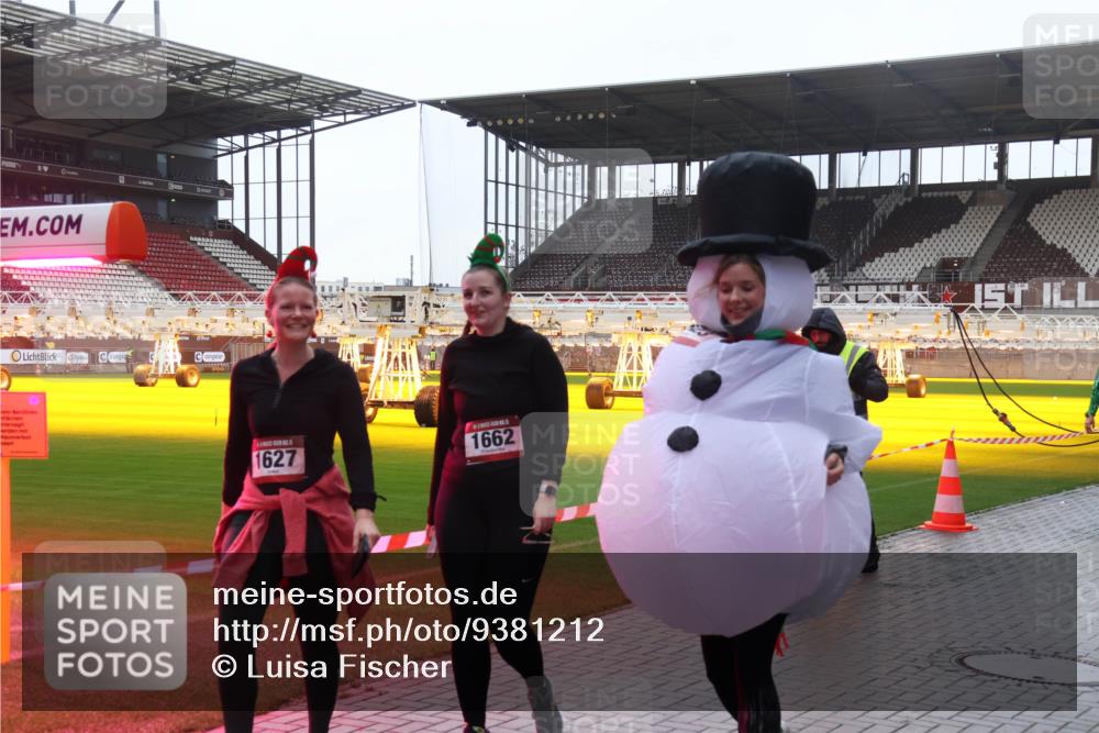 07.12.2025 - St. Pauli X-Mass-Run No. 15 Luisa Fischer http://msf.ph/oto/9381212 07.12.2025 11:16:02 Ziel 1627, 1662, 1, 8, 14, 313, 372, 391, 1218, 1282, 1627, 1662, 2194, 3133 meine-sportfotos.de
