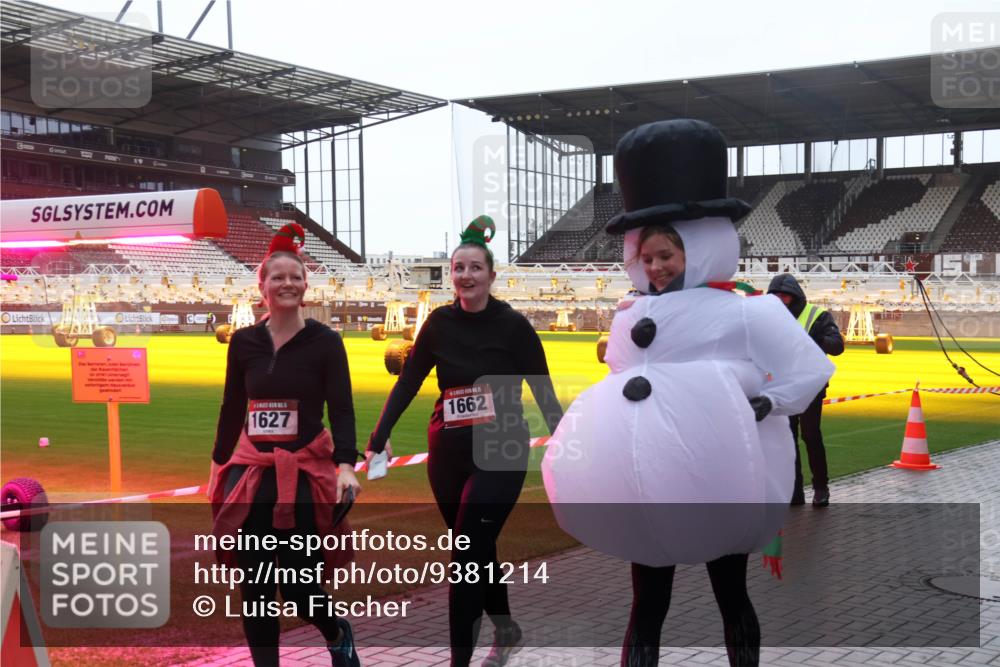 07.12.2025 - St. Pauli X-Mass-Run No. 15 Luisa Fischer http://msf.ph/oto/9381214 07.12.2025 11:16:02 Ziel 1627, 1662, 8, 14, 313, 372, 391, 1218, 1282, 1627, 1662, 2194, 3133 meine-sportfotos.de