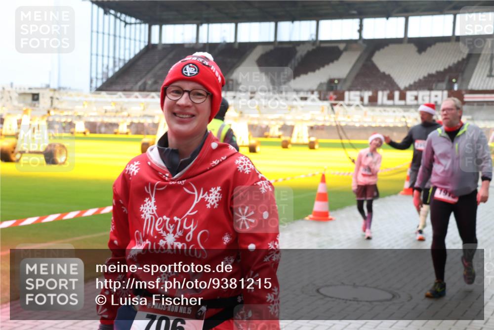 07.12.2025 - St. Pauli X-Mass-Run No. 15 Luisa Fischer http://msf.ph/oto/9381215 07.12.2025 10:44:24 Ziel 15, 700, 206, 191, 32, 74, 84, 179, 559, 706, 1651, 1913, 1947, 1948, 2459, 2487, 2499, 2647, 2767, 2950, 2955, 3012, 3100, 3226, 3237, 4095, 4096, 4104, 4254, 4255 meine-sportfotos.de
