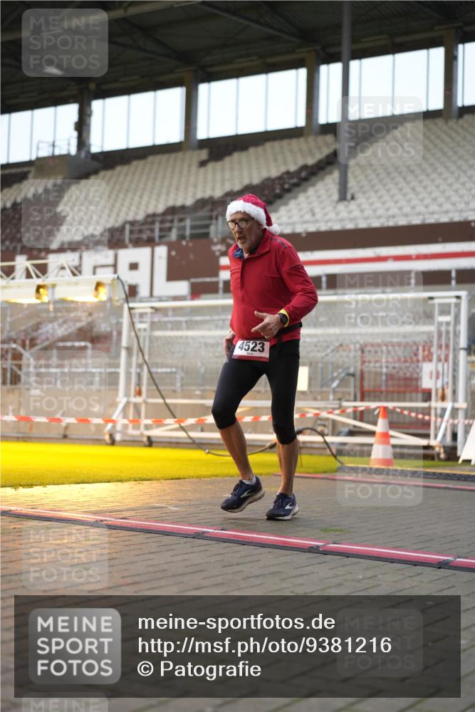 07.12.2025 - St. Pauli X-Mass-Run No. 15 Patografie http://msf.ph/oto/9381216 07.12.2025 10:20:16 Ziel 447, 452, 459, 1553, 2855, 3473, 3832, 4042, 4071, 4116, 4503, 4523 meine-sportfotos.de