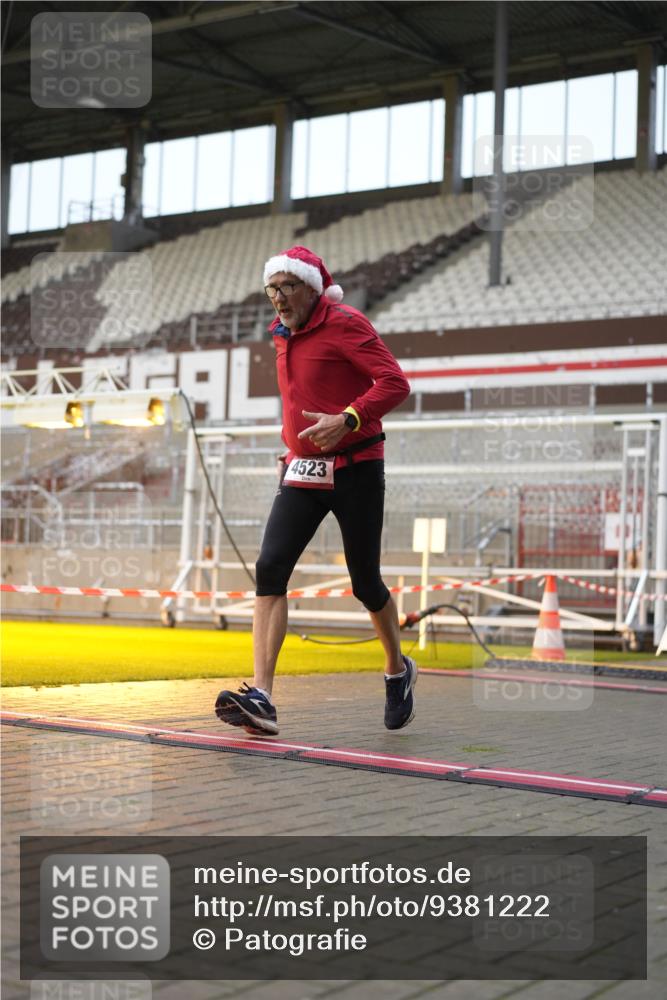 07.12.2025 - St. Pauli X-Mass-Run No. 15 Patografie http://msf.ph/oto/9381222 07.12.2025 10:20:16 Ziel 447, 452, 459, 1553, 2855, 3473, 3832, 4042, 4071, 4116, 4503, 4523 meine-sportfotos.de