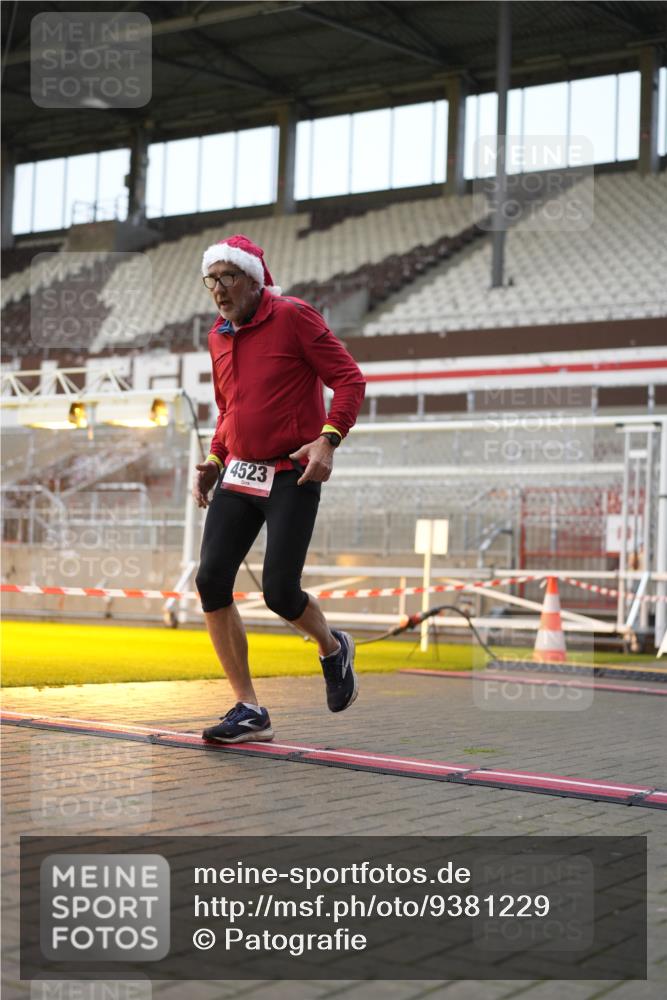 07.12.2025 - St. Pauli X-Mass-Run No. 15 Patografie http://msf.ph/oto/9381229 07.12.2025 10:20:16 Ziel 447, 452, 459, 1553, 2855, 3473, 3832, 4042, 4071, 4116, 4503, 4523 meine-sportfotos.de