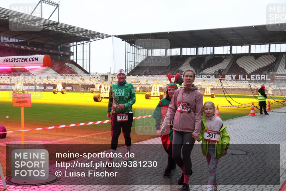 07.12.2025 - St. Pauli X-Mass-Run No. 15 Luisa Fischer http://msf.ph/oto/9381230 07.12.2025 11:16:10 Ziel 313, 15, 391, 8, 14, 372, 391, 1218, 1282, 2194 meine-sportfotos.de