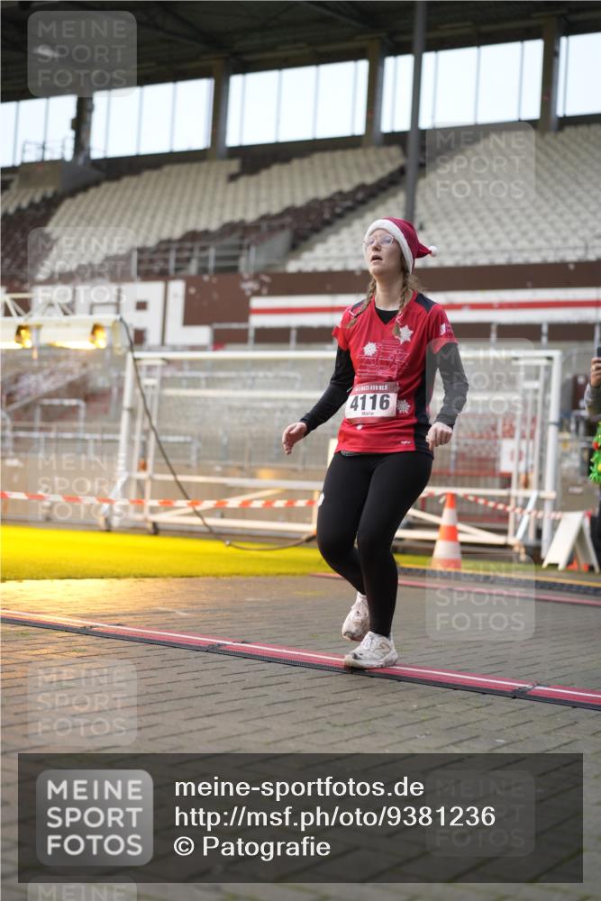 07.12.2025 - St. Pauli X-Mass-Run No. 15 Patografie http://msf.ph/oto/9381236 07.12.2025 10:20:19 Ziel 447, 452, 459, 461, 478, 2187, 2855, 3473, 3832, 4116, 4503, 4523 meine-sportfotos.de