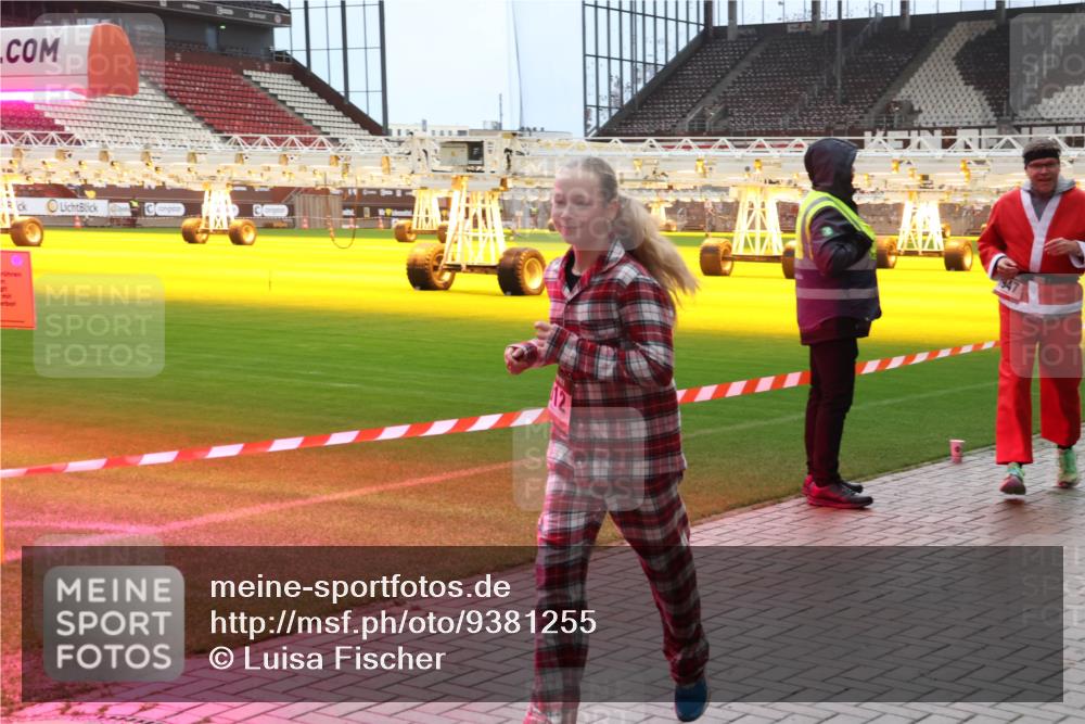 07.12.2025 - St. Pauli X-Mass-Run No. 15 Luisa Fischer http://msf.ph/oto/9381255 07.12.2025 10:44:43 Ziel 0, 32, 179, 220, 571, 1051, 1059, 1060, 1089, 1421, 1651, 1947, 1948, 2321, 2325, 2357, 2359, 2499, 2950, 2955, 3012, 4254, 4255 meine-sportfotos.de