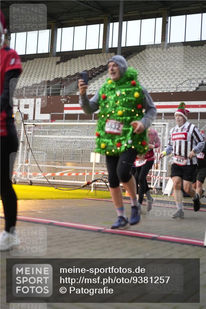 07.12.2025 - St. Pauli X-Mass-Run No. 15 Patografie http://msf.ph/oto/9381257 07.12.2025 10:20:20 Ziel 447, 452, 459, 461, 478, 2187, 2855, 3473, 3832, 4116, 4503, 4523 meine-sportfotos.de