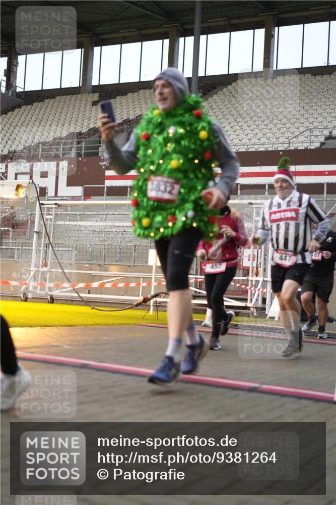 07.12.2025 - St. Pauli X-Mass-Run No. 15 Patografie http://msf.ph/oto/9381264 07.12.2025 10:20:20 Ziel 447, 452, 459, 461, 478, 2187, 2855, 3473, 3832, 4116, 4503, 4523 meine-sportfotos.de