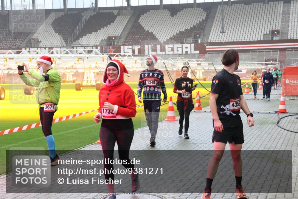 07.12.2025 - St. Pauli X-Mass-Run No. 15 Luisa Fischer http://msf.ph/oto/9381271 07.12.2025 10:10:41 Ziel 3671, 1732, 1248, 9, 1243, 4358, 550, 962, 964, 989, 1026, 1256, 1257, 1399, 1571, 1678, 1732, 2083, 2087, 2502, 2504, 2560, 3245, 3246, 3410, 3411, 4358, 4507 meine-sportfotos.de