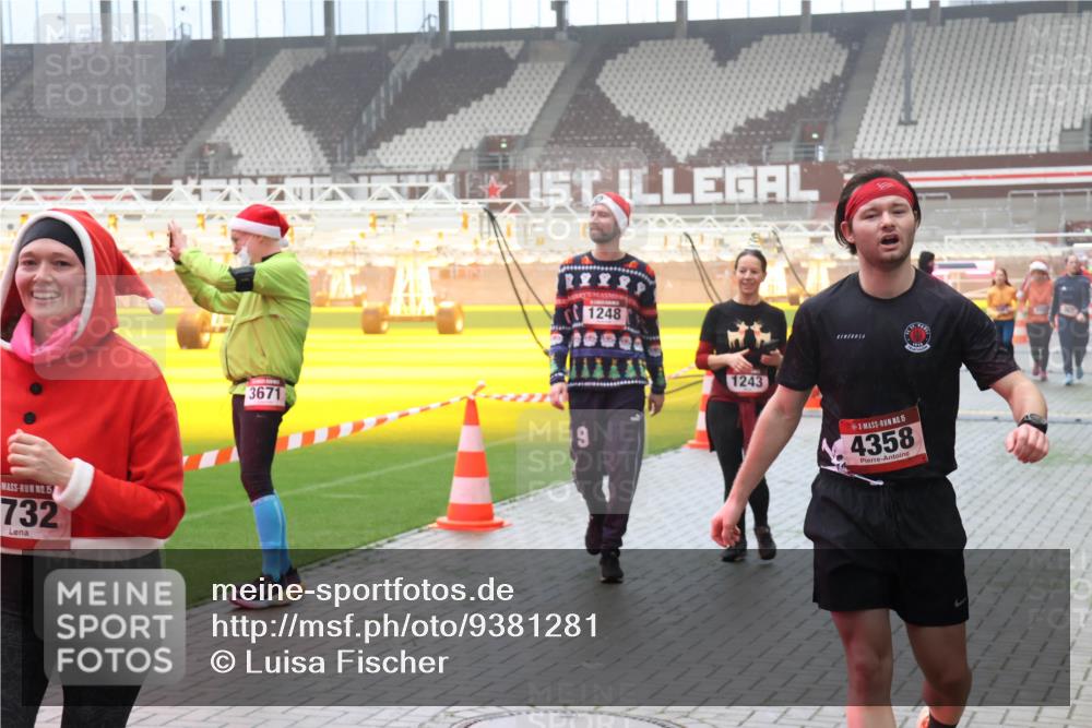 07.12.2025 - St. Pauli X-Mass-Run No. 15 Luisa Fischer http://msf.ph/oto/9381281 07.12.2025 10:10:42 Ziel 15, 732, 3671, 9, 1248, 1243, 15, 4358, 550, 962, 964, 989, 1256, 1257, 1399, 1571, 1678, 1732, 2083, 2087, 2502, 2504, 2560, 3245, 3246, 3410, 3411, 4358, 4507 meine-sportfotos.de