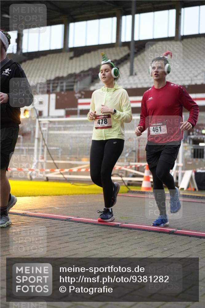 07.12.2025 - St. Pauli X-Mass-Run No. 15 Patografie http://msf.ph/oto/9381282 07.12.2025 10:20:22 Ziel 447, 452, 461, 478, 2187, 2855, 3473, 3832, 4116, 4490, 4503, 4523 meine-sportfotos.de