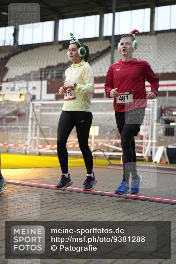 07.12.2025 - St. Pauli X-Mass-Run No. 15 Patografie http://msf.ph/oto/9381288 07.12.2025 10:20:22 Ziel 447, 452, 461, 478, 2187, 2855, 3473, 3832, 4116, 4490, 4503, 4523 meine-sportfotos.de