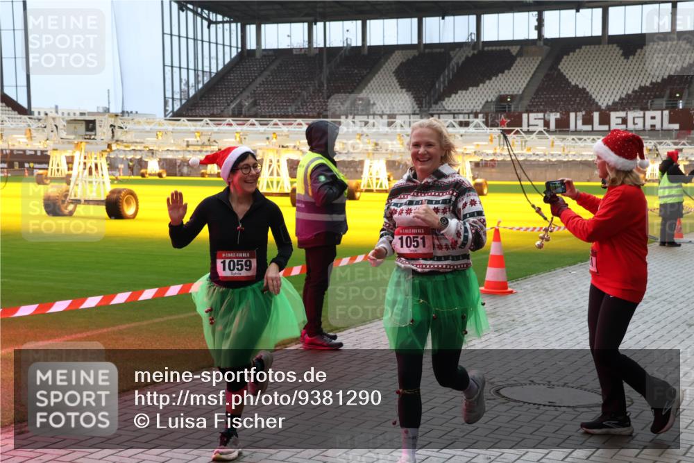 07.12.2025 - St. Pauli X-Mass-Run No. 15 Luisa Fischer http://msf.ph/oto/9381290 07.12.2025 10:44:47 Ziel 15, 1059, 15, 1051, 32, 179, 220, 571, 1051, 1059, 1060, 1089, 1421, 1651, 1947, 1948, 2321, 2325, 2357, 2359, 2499, 2950, 2955, 3012, 3132, 4254, 4255 meine-sportfotos.de