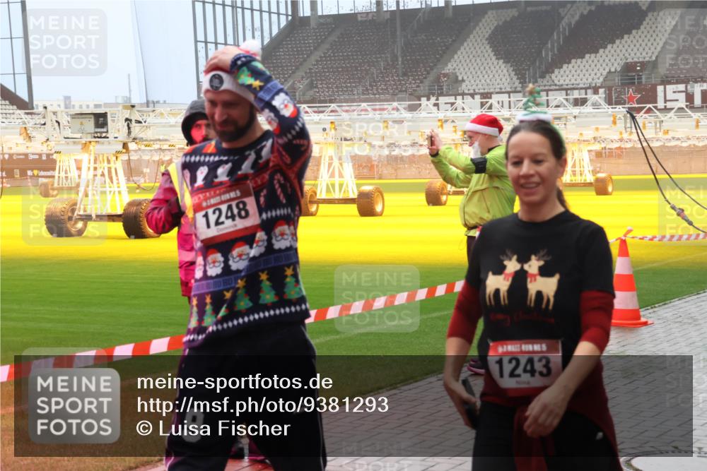 07.12.2025 - St. Pauli X-Mass-Run No. 15 Luisa Fischer http://msf.ph/oto/9381293 07.12.2025 10:10:47 Ziel 9, 1248, 1243, 550, 962, 964, 989, 1256, 1257, 1399, 1571, 1678, 1732, 2083, 2087, 2502, 2504, 2560, 3245, 3246, 3410, 3411, 4358, 4507 meine-sportfotos.de