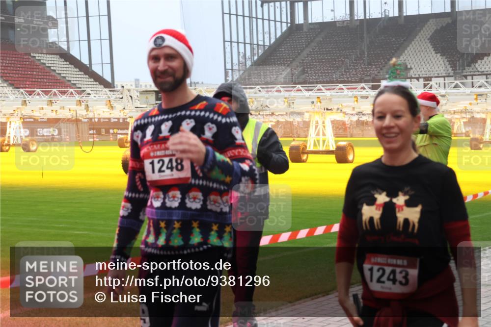 07.12.2025 - St. Pauli X-Mass-Run No. 15 Luisa Fischer http://msf.ph/oto/9381296 07.12.2025 10:10:47 Ziel 1248, 1243, 550, 962, 964, 989, 1256, 1257, 1399, 1571, 1678, 1732, 2083, 2087, 2502, 2504, 2560, 3245, 3246, 3410, 3411, 4358, 4507 meine-sportfotos.de