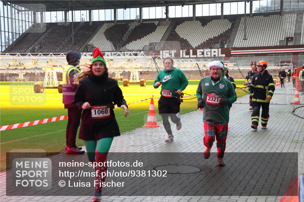 07.12.2025 - St. Pauli X-Mass-Run No. 15 Luisa Fischer http://msf.ph/oto/9381302 07.12.2025 10:44:58 Ziel 1060, 2325, 2321, 86, 220, 571, 1051, 1059, 1060, 1089, 1421, 1651, 1947, 1948, 2058, 2321, 2325, 2357, 2359, 3012, 3132 meine-sportfotos.de