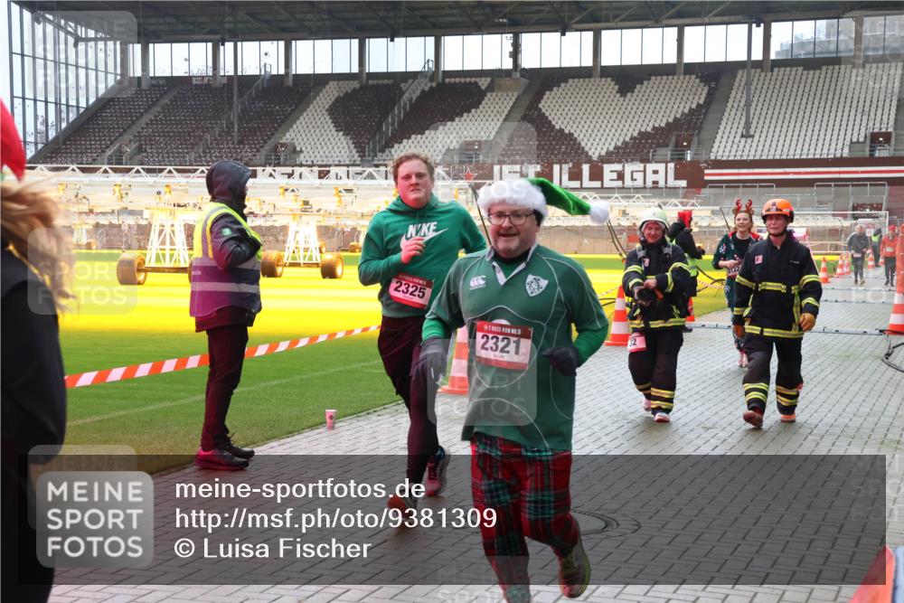 07.12.2025 - St. Pauli X-Mass-Run No. 15 Luisa Fischer http://msf.ph/oto/9381309 07.12.2025 10:44:59 Ziel 2325, 15, 2321, 32, 3132, 86, 220, 571, 1051, 1059, 1060, 1089, 1421, 1651, 1947, 1948, 2058, 2321, 2325, 2357, 2359, 3012, 3132 meine-sportfotos.de