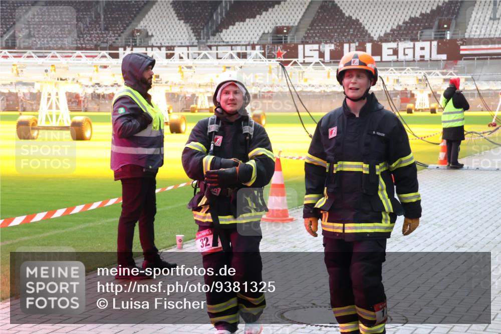 07.12.2025 - St. Pauli X-Mass-Run No. 15 Luisa Fischer http://msf.ph/oto/9381325 07.12.2025 10:45:03 Ziel 32, 86, 220, 571, 1051, 1059, 1060, 1089, 1421, 1947, 1948, 2058, 2321, 2325, 2357, 2359, 3012, 3132, 4876 meine-sportfotos.de