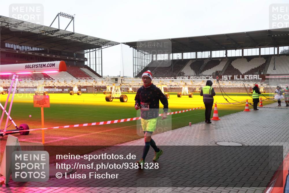07.12.2025 - St. Pauli X-Mass-Run No. 15 Luisa Fischer http://msf.ph/oto/9381328 07.12.2025 11:16:18 Ziel 2194, 8, 14, 372, 1800, 1802, 1821, 1825, 2194, 2195, 2464, 3326 meine-sportfotos.de