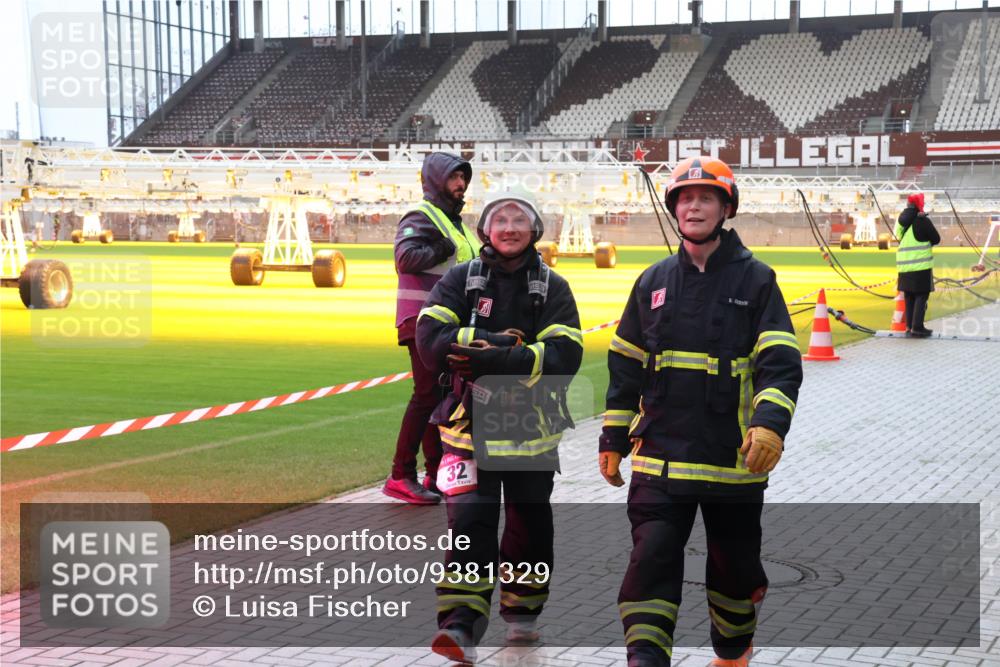 07.12.2025 - St. Pauli X-Mass-Run No. 15 Luisa Fischer http://msf.ph/oto/9381329 07.12.2025 10:45:04 Ziel 32, 86, 220, 571, 1051, 1059, 1060, 1089, 1421, 1947, 1948, 2058, 2321, 2325, 2357, 2359, 3132, 4876 meine-sportfotos.de