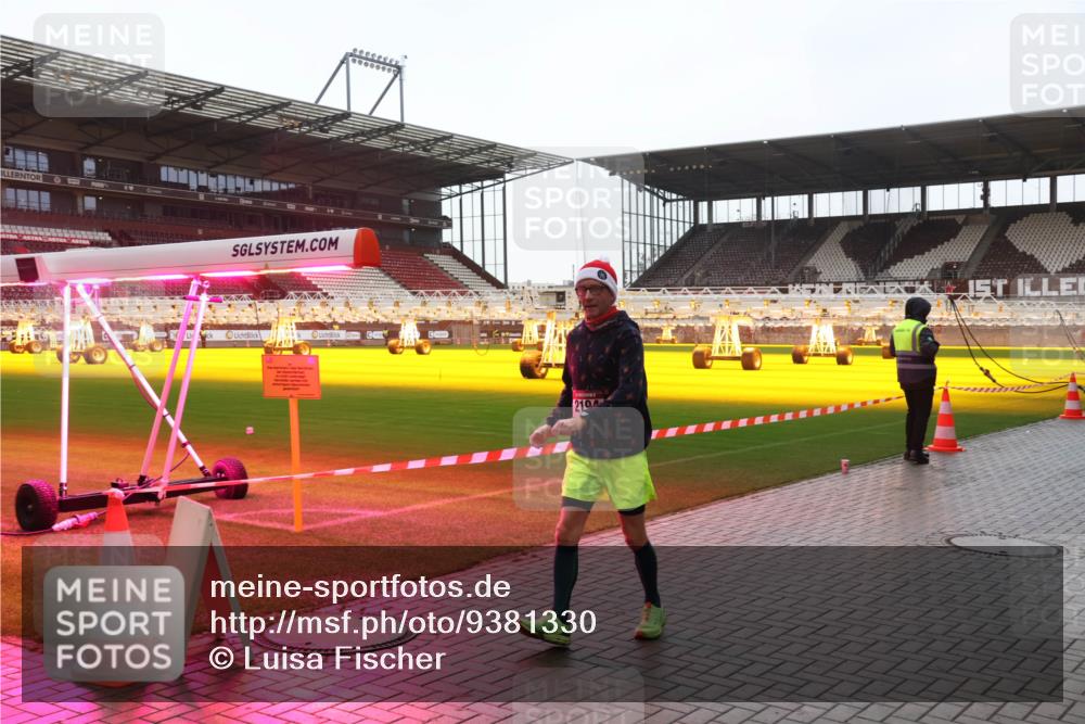 07.12.2025 - St. Pauli X-Mass-Run No. 15 Luisa Fischer http://msf.ph/oto/9381330 07.12.2025 11:16:18 Ziel 219, 8, 14, 372, 1800, 1802, 1821, 1825, 2194, 2195, 2464, 3326 meine-sportfotos.de
