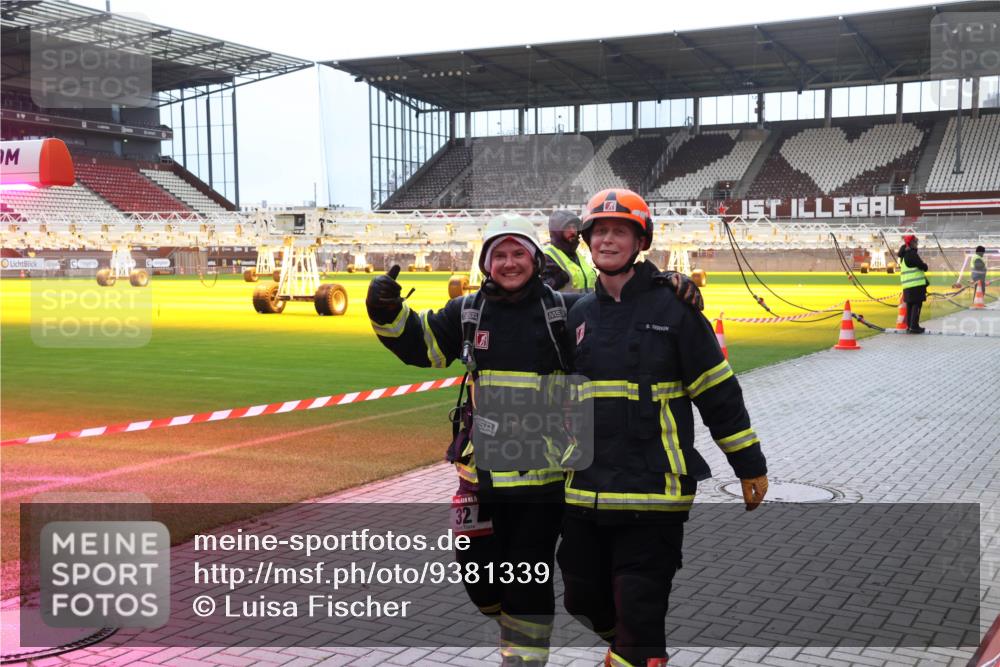 07.12.2025 - St. Pauli X-Mass-Run No. 15 Luisa Fischer http://msf.ph/oto/9381339 07.12.2025 10:45:05 Ziel 15, 32, 86, 220, 571, 1051, 1059, 1060, 1089, 1421, 1947, 1948, 2058, 2321, 2325, 2357, 2359, 3132, 4876 meine-sportfotos.de