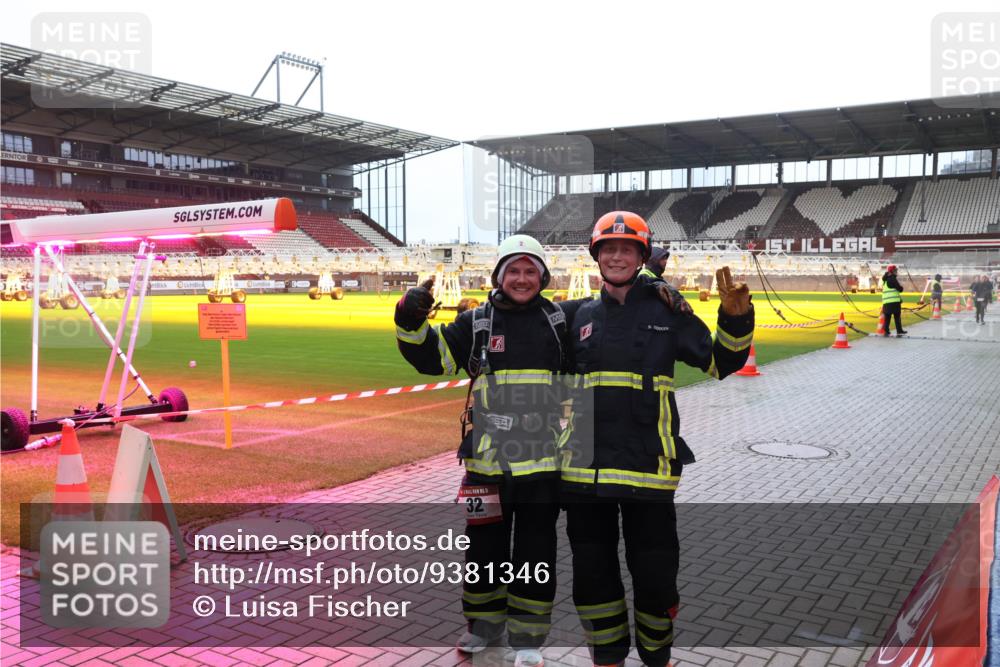 07.12.2025 - St. Pauli X-Mass-Run No. 15 Luisa Fischer http://msf.ph/oto/9381346 07.12.2025 10:45:06 Ziel 32, 86, 220, 571, 1051, 1059, 1060, 1089, 1421, 1947, 1948, 2058, 2321, 2325, 2357, 2359, 3132, 4876 meine-sportfotos.de