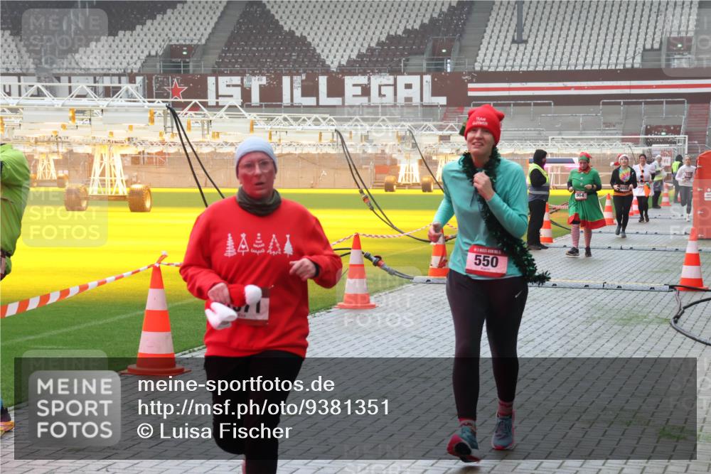 07.12.2025 - St. Pauli X-Mass-Run No. 15 Luisa Fischer http://msf.ph/oto/9381351 07.12.2025 10:10:59 Ziel 550, 550, 962, 964, 1399, 1571, 1732, 1768, 2083, 2087, 4358, 4507, 4885 meine-sportfotos.de