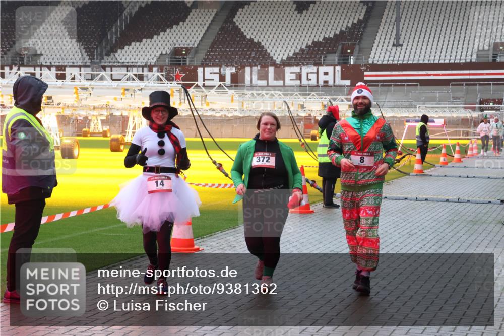 07.12.2025 - St. Pauli X-Mass-Run No. 15 Luisa Fischer http://msf.ph/oto/9381362 07.12.2025 11:16:28 Ziel 1, 372, 8, 14, 8, 14, 372, 1800, 1802, 1821, 1825, 2194, 2195, 2464, 3241, 3256, 3326 meine-sportfotos.de