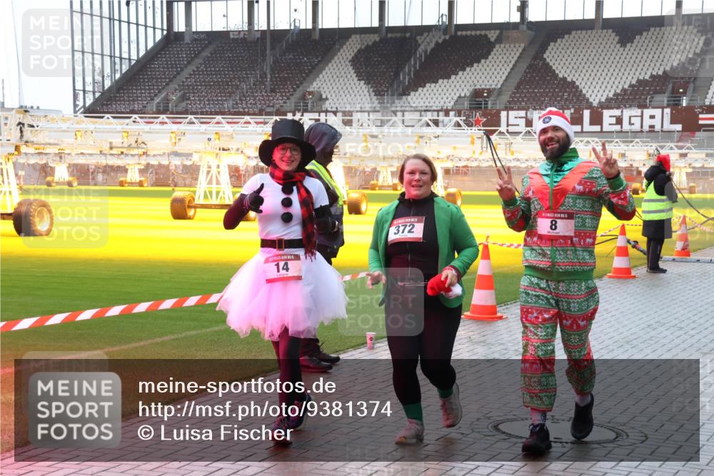 07.12.2025 - St. Pauli X-Mass-Run No. 15 Luisa Fischer http://msf.ph/oto/9381374 07.12.2025 11:16:30 Ziel 15, 14, 372, 15, 8, 14, 372, 1800, 1802, 1821, 1825, 2194, 2195, 2464, 3241, 3256, 3326 meine-sportfotos.de