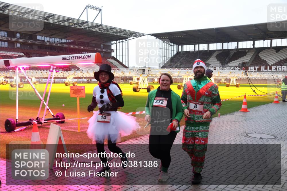 07.12.2025 - St. Pauli X-Mass-Run No. 15 Luisa Fischer http://msf.ph/oto/9381386 07.12.2025 11:16:32 Ziel 14, 5, 372, 15, 8, 8, 14, 372, 1800, 1802, 1821, 1825, 2194, 2195, 2464, 3241, 3256, 3326 meine-sportfotos.de