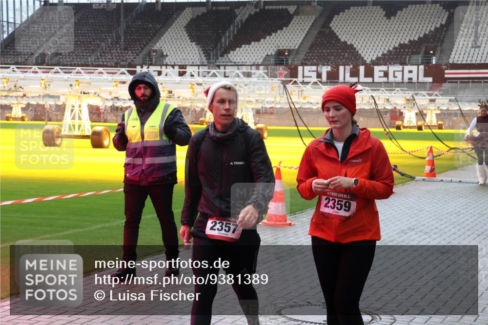 07.12.2025 - St. Pauli X-Mass-Run No. 15 Luisa Fischer http://msf.ph/oto/9381389 07.12.2025 10:45:25 Ziel 709, 15, 2357, 15, 2359, 82, 86, 631, 636, 791, 793, 1245, 1415, 1419, 1546, 2058, 2086, 2158, 2321, 2325, 2524, 2525, 3132, 3350, 4876 meine-sportfotos.de