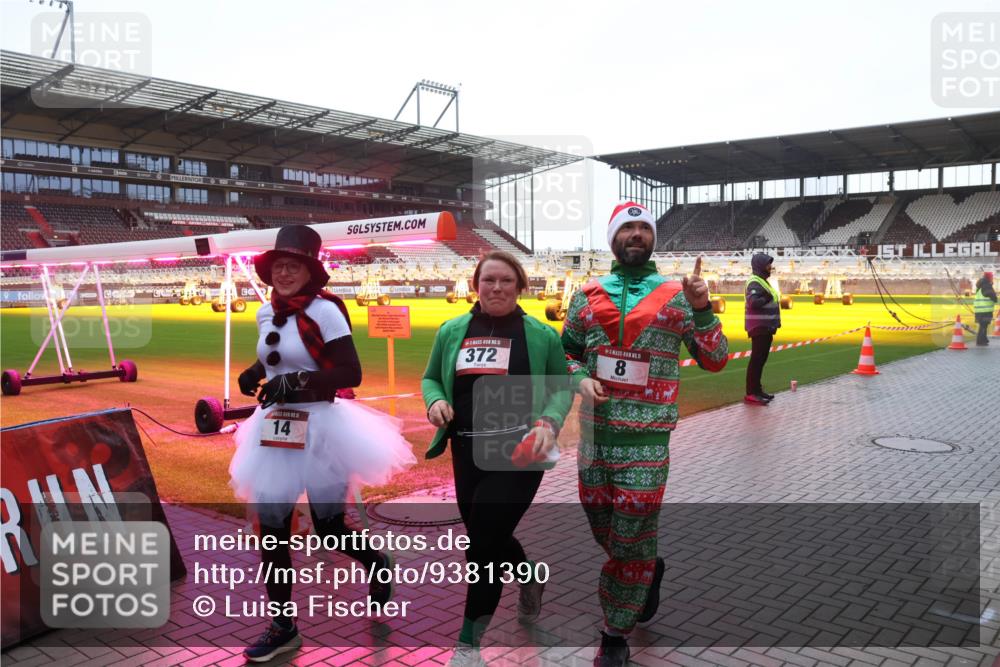 07.12.2025 - St. Pauli X-Mass-Run No. 15 Luisa Fischer http://msf.ph/oto/9381390 07.12.2025 11:16:32 Ziel 14, 372, 1, 15, 8, 8, 14, 372, 1800, 1802, 1821, 1825, 2194, 2195, 2464, 3241, 3256, 3326 meine-sportfotos.de