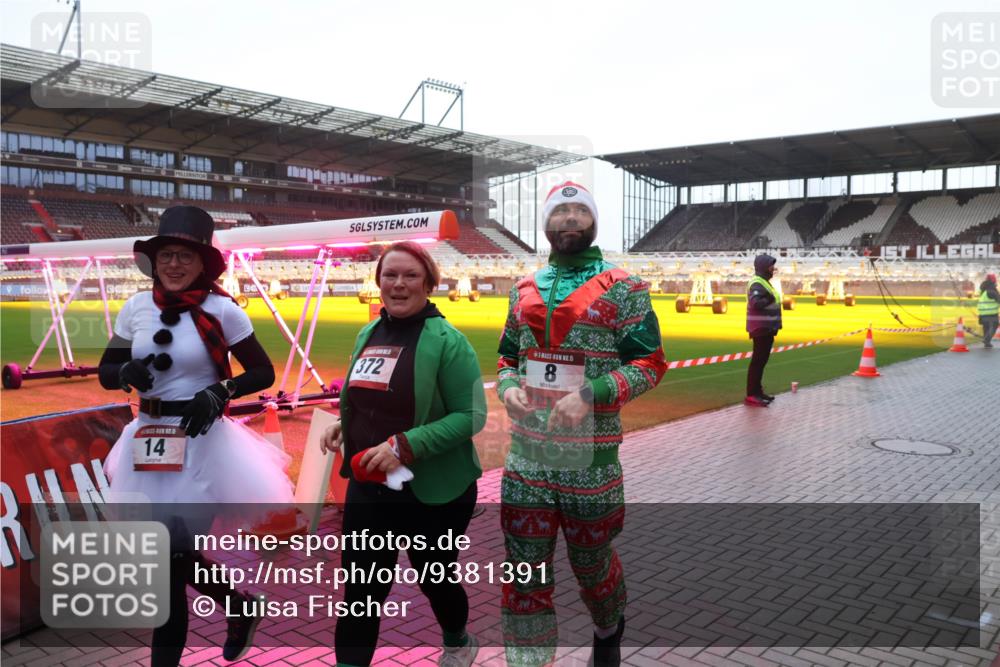 07.12.2025 - St. Pauli X-Mass-Run No. 15 Luisa Fischer http://msf.ph/oto/9381391 07.12.2025 11:16:33 Ziel 14, 372, 15, 8, 1, 8, 14, 372, 1800, 1802, 1821, 1825, 2194, 2195, 2464, 3241, 3256, 3326 meine-sportfotos.de