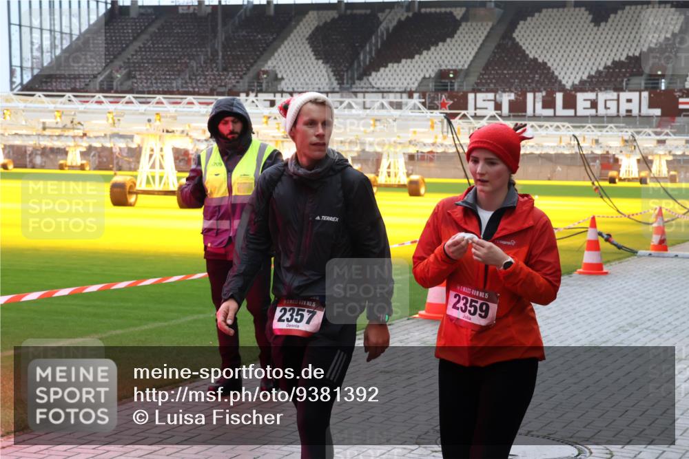 07.12.2025 - St. Pauli X-Mass-Run No. 15 Luisa Fischer http://msf.ph/oto/9381392 07.12.2025 10:45:25 Ziel 709, 15, 2357, 15, 2359, 82, 86, 631, 636, 791, 793, 1245, 1415, 1419, 1546, 2058, 2086, 2158, 2321, 2325, 2524, 2525, 3132, 3350, 4876 meine-sportfotos.de
