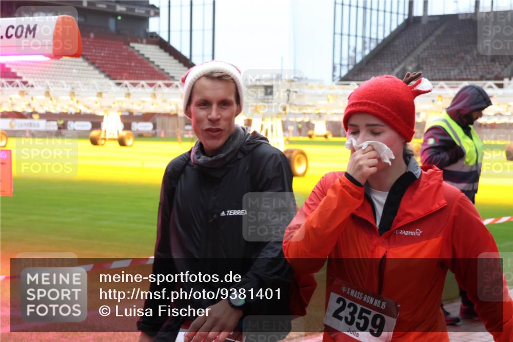 07.12.2025 - St. Pauli X-Mass-Run No. 15 Luisa Fischer http://msf.ph/oto/9381401 07.12.2025 10:45:27 Ziel 0, 15, 2359, 82, 86, 631, 636, 791, 793, 1245, 1415, 1419, 1546, 2058, 2086, 2158, 2220, 2321, 2325, 2524, 2525, 2934, 3132, 3350, 4876 meine-sportfotos.de