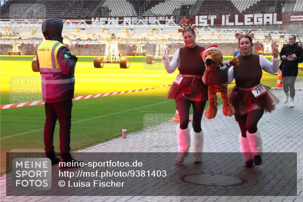 07.12.2025 - St. Pauli X-Mass-Run No. 15 Luisa Fischer http://msf.ph/oto/9381403 07.12.2025 10:45:30 Ziel 193, 791, 1415, 82, 86, 401, 430, 467, 631, 636, 791, 793, 1096, 1245, 1415, 1419, 1546, 2058, 2086, 2158, 2220, 2355, 2356, 2524, 2525, 2926, 2934, 3132, 3350, 4876 meine-sportfotos.de