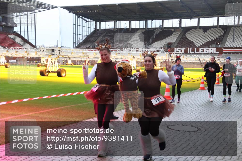 07.12.2025 - St. Pauli X-Mass-Run No. 15 Luisa Fischer http://msf.ph/oto/9381411 07.12.2025 10:45:31 Ziel 33, 791, 2524, 1415, 1546, 82, 86, 401, 430, 467, 631, 636, 791, 793, 1096, 1245, 1415, 1419, 1546, 2058, 2086, 2158, 2220, 2355, 2356, 2524, 2525, 2535, 2926, 2934, 3132, 3350, 4876 meine-sportfotos.de