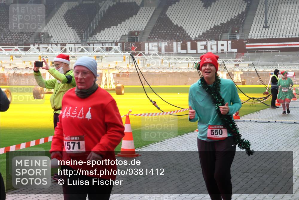 07.12.2025 - St. Pauli X-Mass-Run No. 15 Luisa Fischer http://msf.ph/oto/9381412 07.12.2025 10:11:00 Ziel 144, 1, 1571, 5, 550, 964, 550, 962, 964, 1399, 1426, 1571, 1732, 1768, 2083, 2087, 4358, 4507, 4885 meine-sportfotos.de