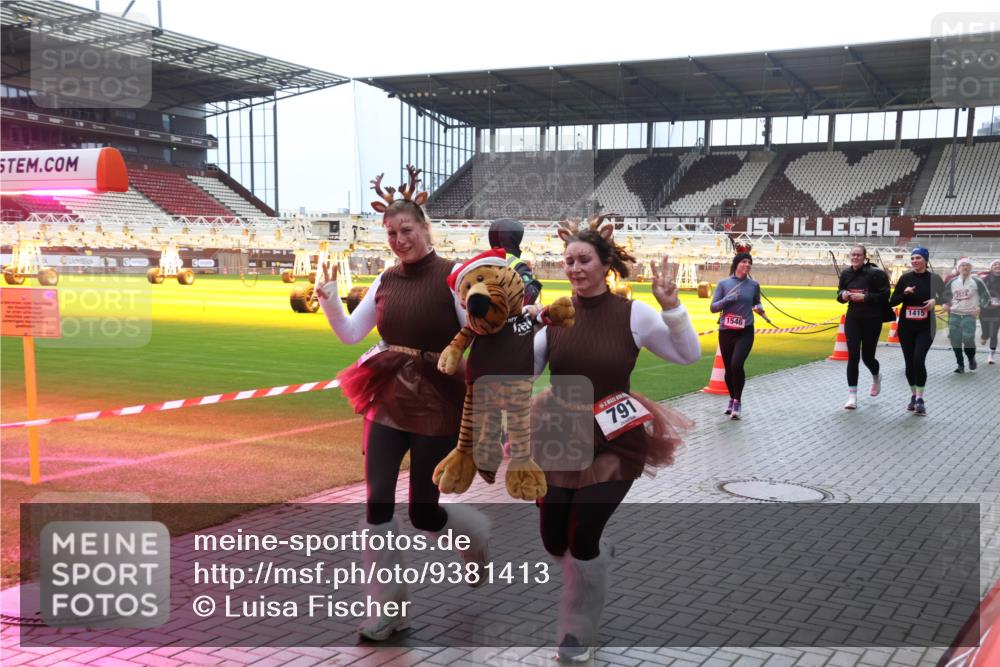 07.12.2025 - St. Pauli X-Mass-Run No. 15 Luisa Fischer http://msf.ph/oto/9381413 07.12.2025 10:45:32 Ziel 791, 1546, 2524, 1415, 82, 86, 401, 430, 467, 631, 636, 791, 793, 1096, 1245, 1415, 1419, 1546, 2058, 2086, 2158, 2220, 2355, 2356, 2524, 2525, 2535, 2926, 2934, 3132, 3350, 4876 meine-sportfotos.de