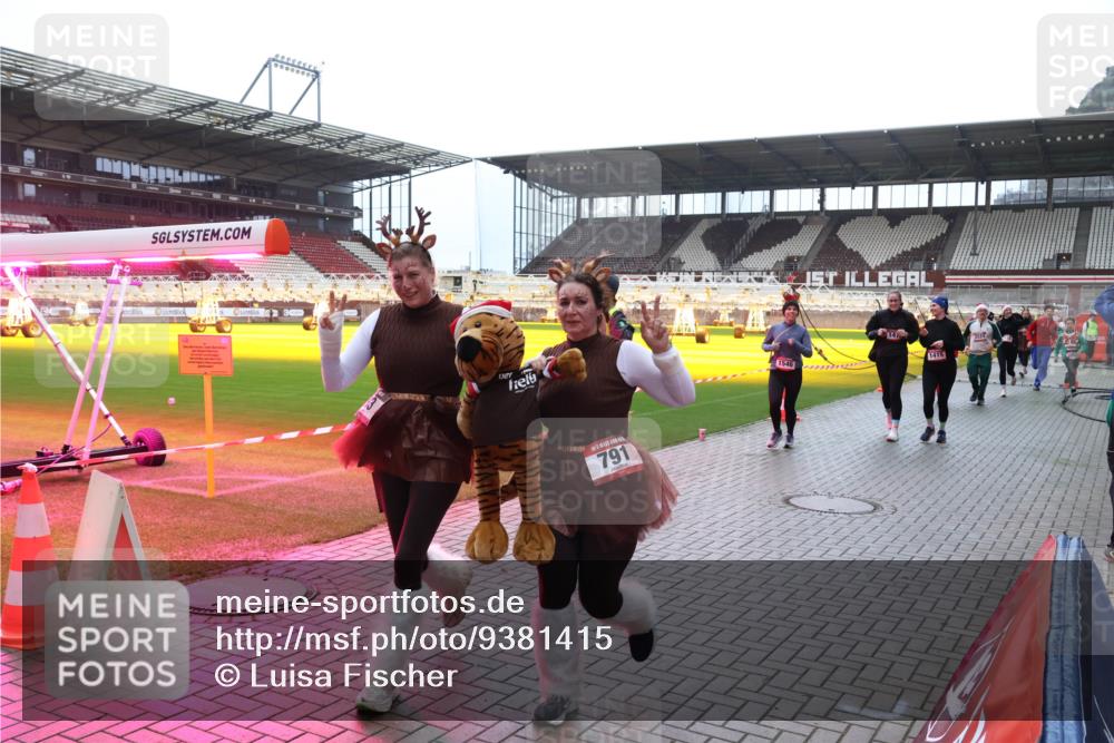 07.12.2025 - St. Pauli X-Mass-Run No. 15 Luisa Fischer http://msf.ph/oto/9381415 07.12.2025 10:45:32 Ziel 791, 1546, 1415, 82, 86, 401, 430, 467, 631, 636, 791, 793, 1096, 1245, 1415, 1419, 1546, 2058, 2086, 2158, 2220, 2355, 2356, 2524, 2525, 2535, 2926, 2934, 3132, 3350, 4876 meine-sportfotos.de