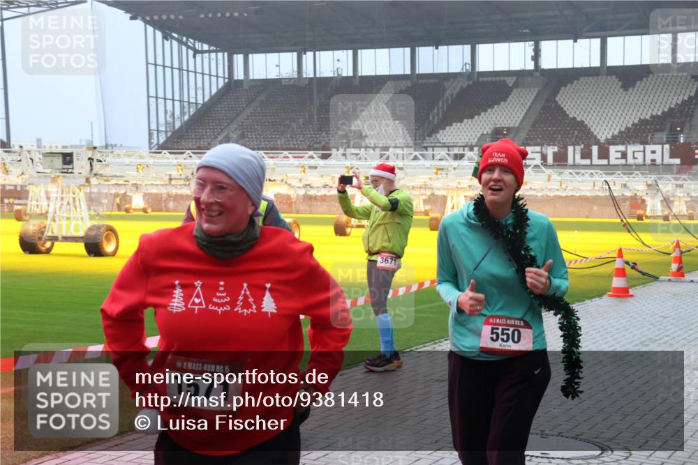 07.12.2025 - St. Pauli X-Mass-Run No. 15 Luisa Fischer http://msf.ph/oto/9381418 07.12.2025 10:11:01 Ziel 15, 1571, 3671, 15, 550, 550, 962, 964, 979, 1399, 1426, 1571, 1768, 2083, 2087, 2530, 4358, 4507, 4885 meine-sportfotos.de