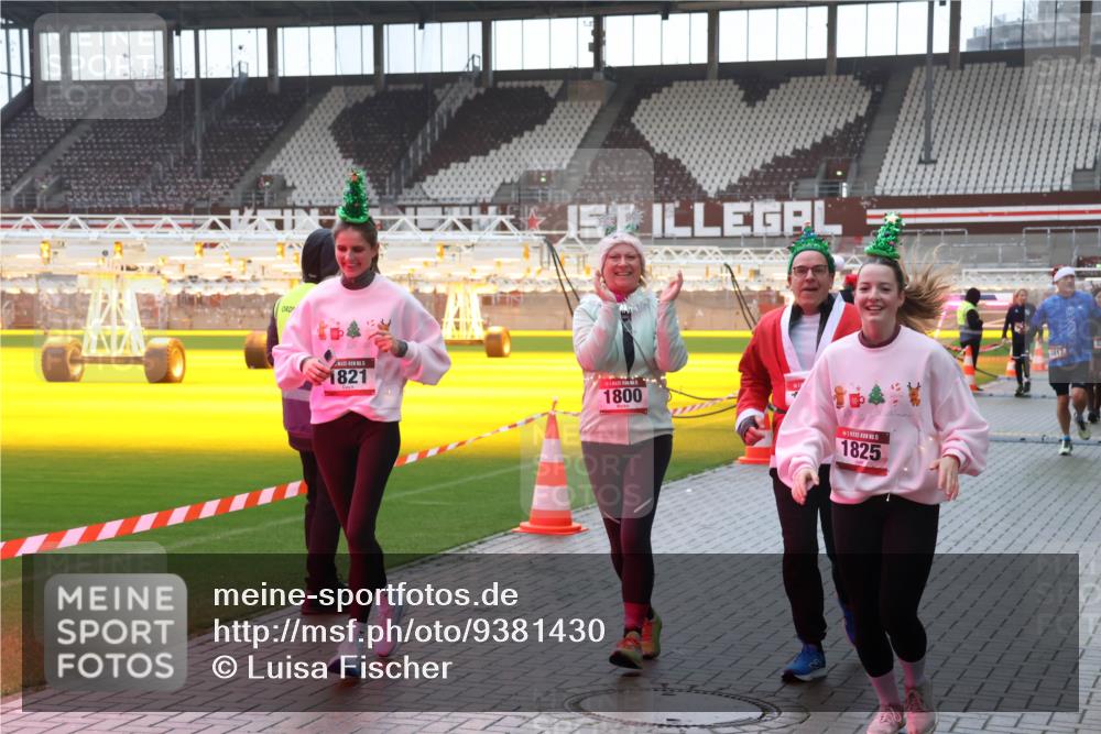 07.12.2025 - St. Pauli X-Mass-Run No. 15 Luisa Fischer http://msf.ph/oto/9381430 07.12.2025 11:16:56 Ziel 1, 1821, 1800, 1825, 1017, 1017, 1350, 1800, 1802, 1821, 1825, 2195, 2464, 3241, 3256, 3326 meine-sportfotos.de