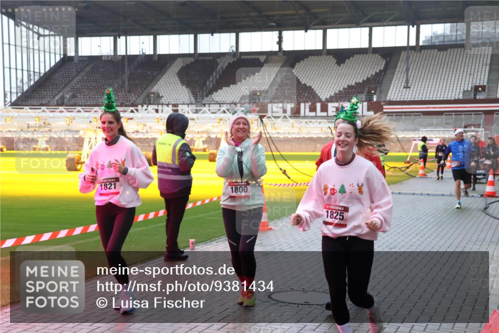 07.12.2025 - St. Pauli X-Mass-Run No. 15 Luisa Fischer http://msf.ph/oto/9381434 07.12.2025 11:16:56 Ziel 1821, 1800, 1825, 1017, 1350, 1800, 1802, 1821, 1825, 2195, 2464, 3241, 3256, 3326 meine-sportfotos.de