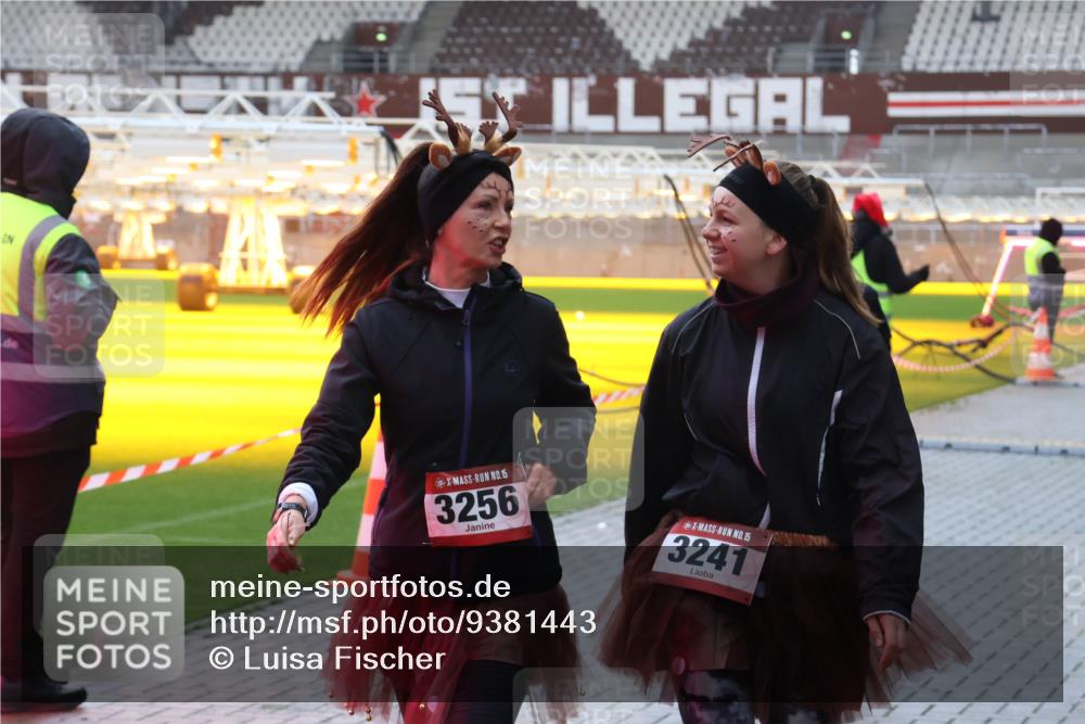 07.12.2025 - St. Pauli X-Mass-Run No. 15 Luisa Fischer http://msf.ph/oto/9381443 07.12.2025 11:17:11 Ziel 15, 3256, 15, 3241, 1017, 1350 meine-sportfotos.de