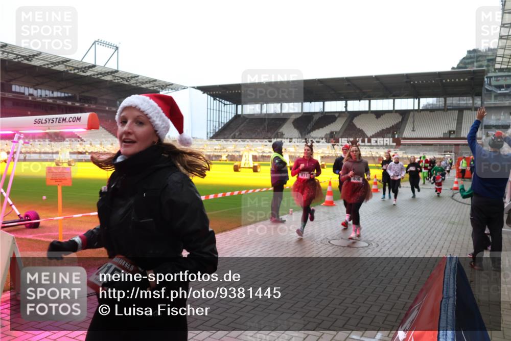 07.12.2025 - St. Pauli X-Mass-Run No. 15 Luisa Fischer http://msf.ph/oto/9381445 07.12.2025 10:45:39 Ziel 15, 15, 15, 631, 636, 82, 86, 401, 430, 467, 631, 636, 791, 793, 1096, 1245, 1415, 1419, 1546, 2058, 2086, 2158, 2220, 2355, 2356, 2524, 2525, 2535, 2926, 2934, 3350, 4876 meine-sportfotos.de