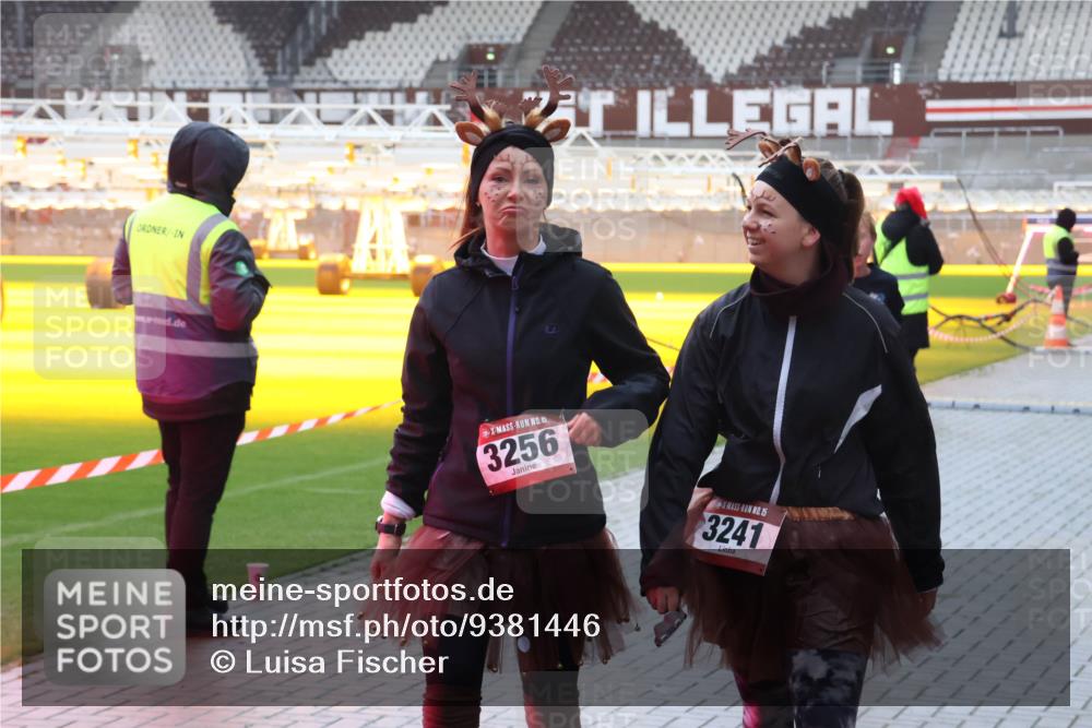 07.12.2025 - St. Pauli X-Mass-Run No. 15 Luisa Fischer http://msf.ph/oto/9381446 07.12.2025 11:17:11 Ziel 15, 3256, 15, 3241, 1017, 1350 meine-sportfotos.de