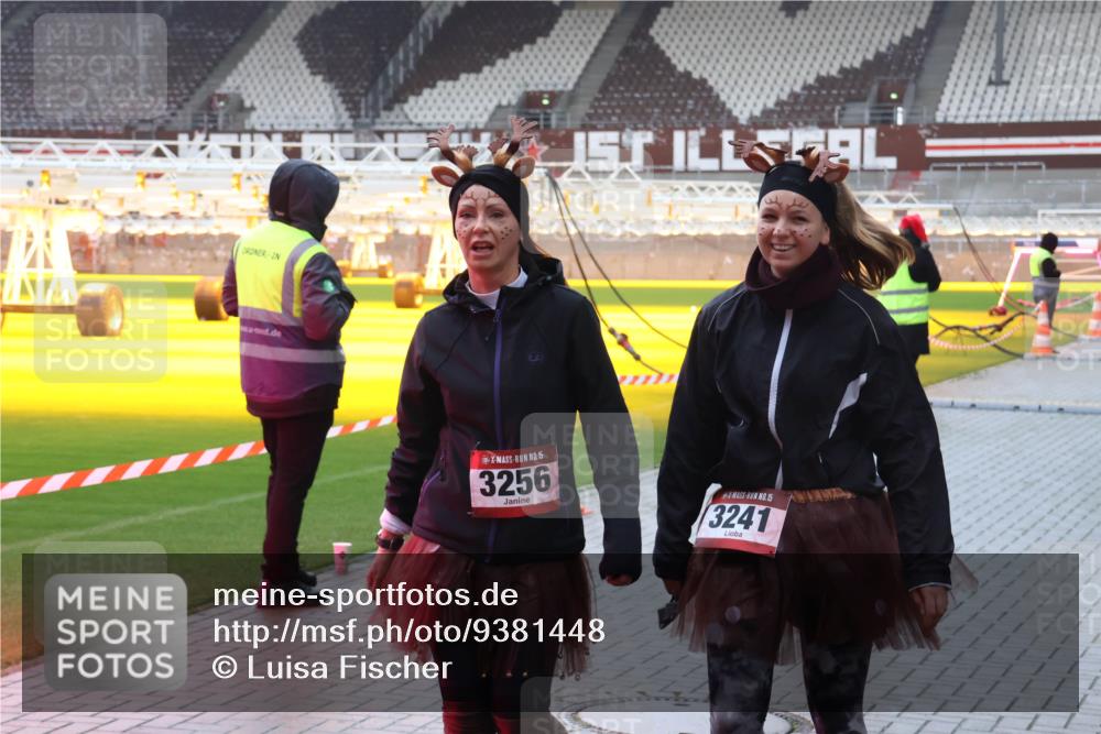 07.12.2025 - St. Pauli X-Mass-Run No. 15 Luisa Fischer http://msf.ph/oto/9381448 07.12.2025 11:17:12 Ziel 15, 3256, 15, 3241, 1017, 1350 meine-sportfotos.de
