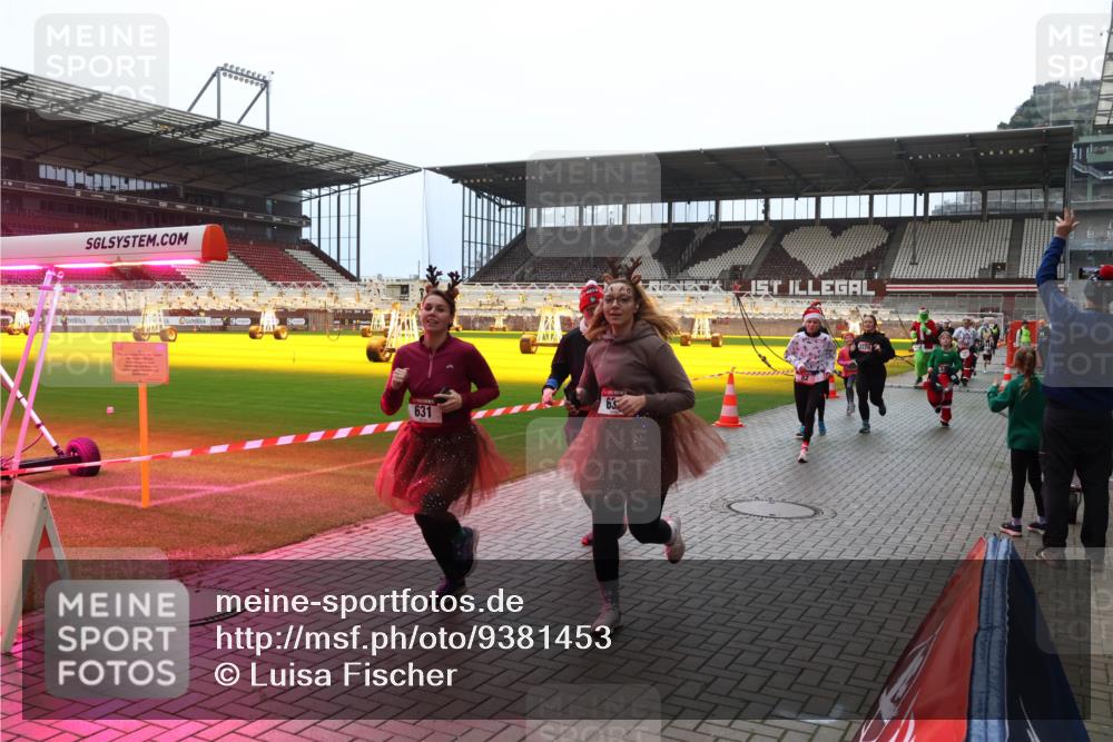 07.12.2025 - St. Pauli X-Mass-Run No. 15 Luisa Fischer http://msf.ph/oto/9381453 07.12.2025 10:45:40 Ziel 631, 63, 22202, 82, 86, 401, 430, 467, 631, 636, 791, 793, 1096, 1245, 1415, 1419, 1546, 2058, 2086, 2158, 2220, 2355, 2356, 2524, 2525, 2535, 2926, 2934, 3350, 4860, 4876 meine-sportfotos.de